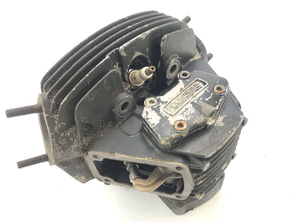 Cagiva Elefant 650 [1984] - Sylinterin pää takana