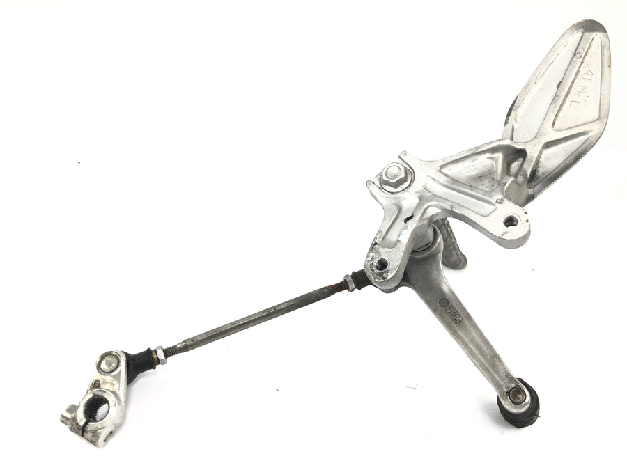 Yamaha YZF 750 R 4HN [1995] - Førerfotstøttesystem til venstre med girpedal og kobling