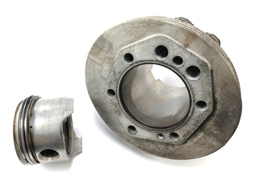 Moto Guzzi V 1000 VG [1980]  - 左側にピストンが付いたシリンダー