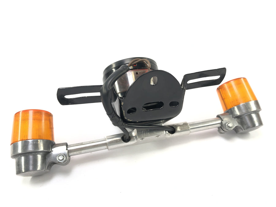 Moto Guzzi V7 Special [1971] - bakljus med indikatorer och registreringsskyltinspelning