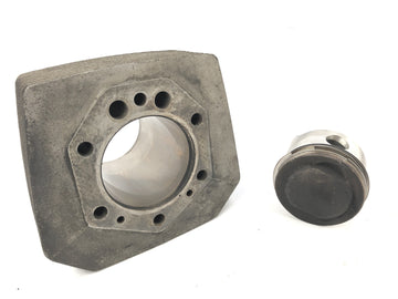 Moto Guzzi California II VT [1985]  - 左側にピストンが付いたシリンダー