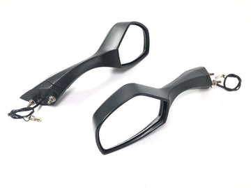 Triumph Sprint St 1050 [2005]  - 左と右のターンシグナルでミラーフラッシュ