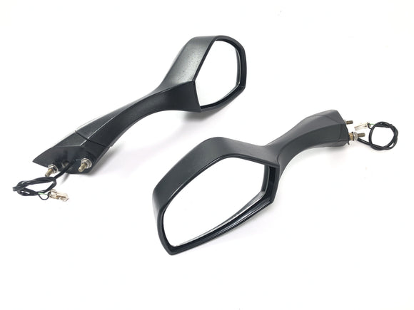 Triumph Sprint St 1050 [2005]  - 左と右のターンシグナルでミラーフラッシュ