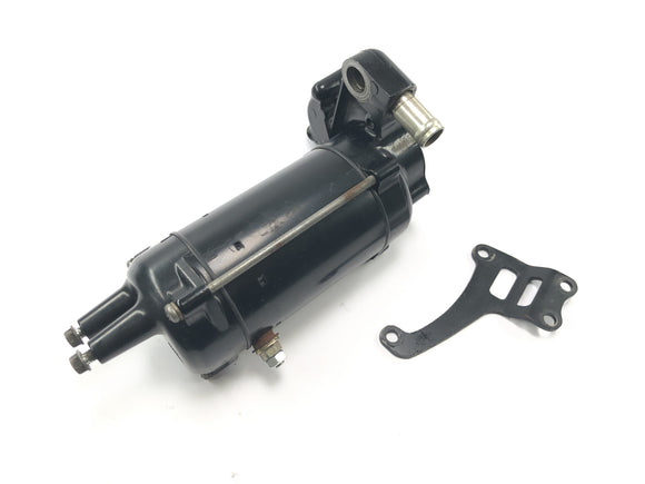 Honda FT 500 PC07 [1983] - Käynnistysmoottori käynnistysmoottori käynnistimen sähkömoottori kannakkeella