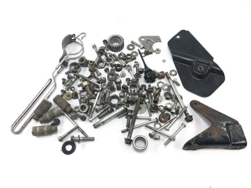 Yamaha DT 175 2K4 [1982] - restes de pièces et vis lot mixte - 0