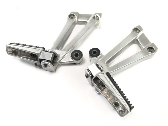 Yamaha XJR 1300 RP06 [2002] - Passagiersvoetsteunen met houder links en rechts