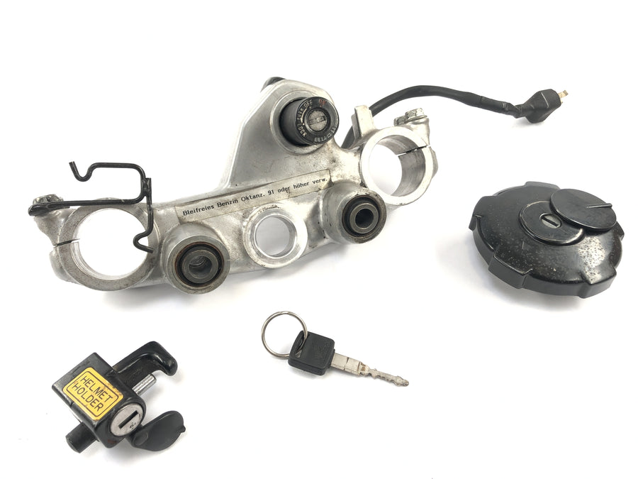 Honda NX 650 RD02 [1989] - locksmith ignition lock Tank lock Helmschloss Gabelbrücke above