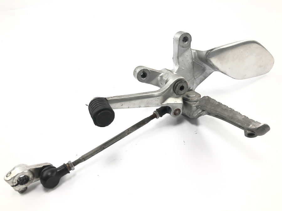 Yamaha YZF 750 R 4HN [1995] - Førerfotstøttesystem til venstre med girpedal og kobling