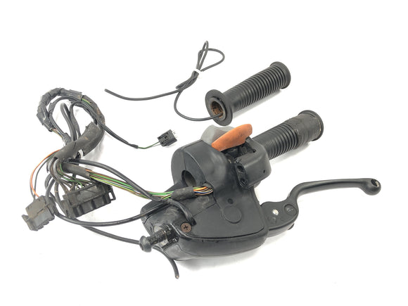 BMW R 1150 GS R21 [2002] - spínač plynu na řídítkách pravé brzdové pumpy s vyhřívanými rukojeťmi