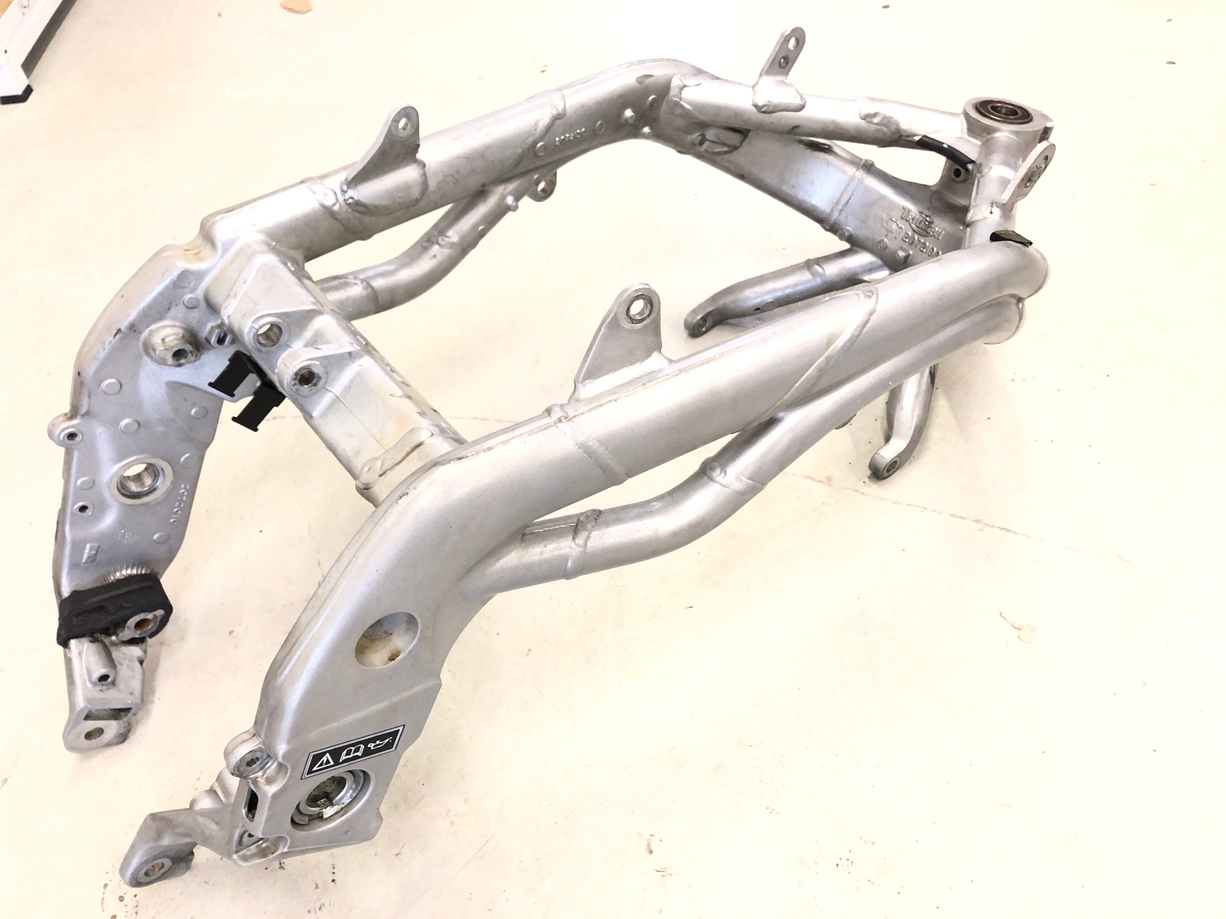 Triumph Daytona 955i T595 [1999] - Frame with papers