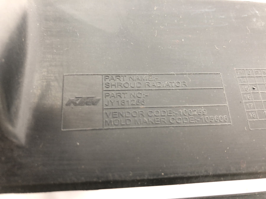 KTM RC 125 [2016] - Jäähdyttimen kansi jäähdyttimen säleikön jäähdyttimen paneeli