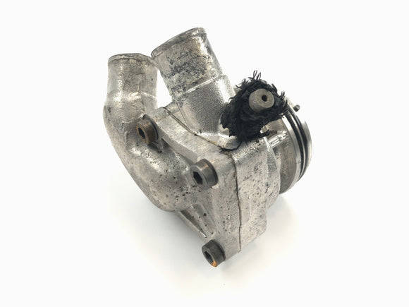 KTM 640 Adventure LC4 [2001] - Pompa dell'acqua di raffreddamento dell'alloggiamento della pompa del liquido di raffreddamento della pompa dell'acqua