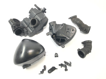 Suzuki VZ 1500 WVCU [2011] - Luftfilterkasten Airbox Luftfiltergehäuse Ansaugkasten