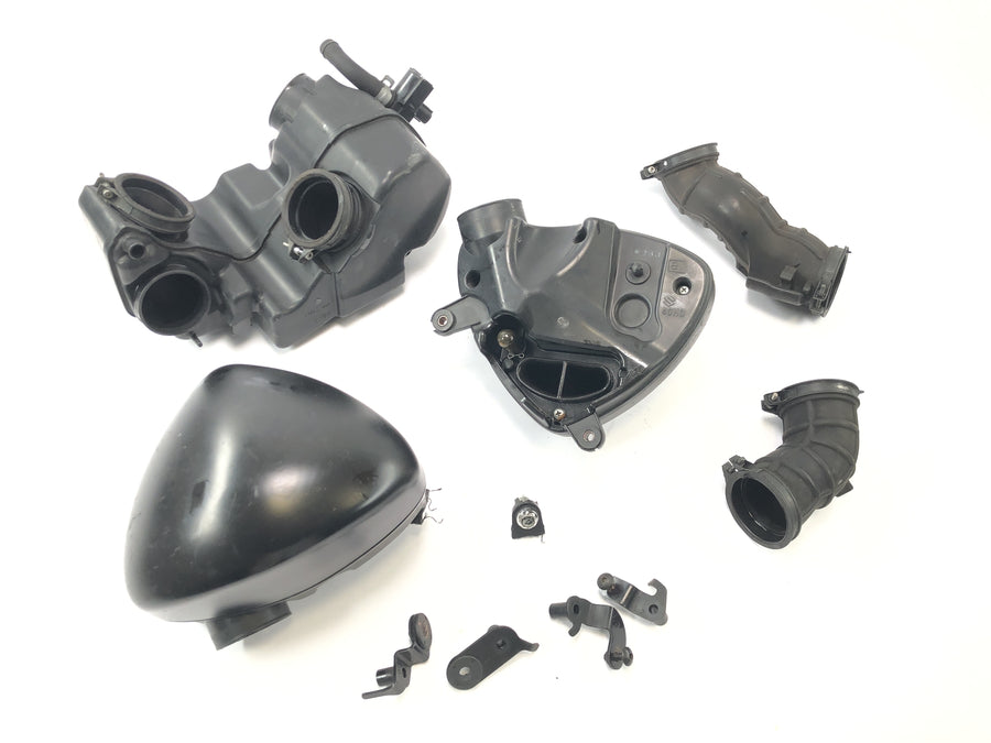 Suzuki VZ 1500 WVCU [2011] - Luftfilterboks luftboks luftfilterhus inntaksboks
