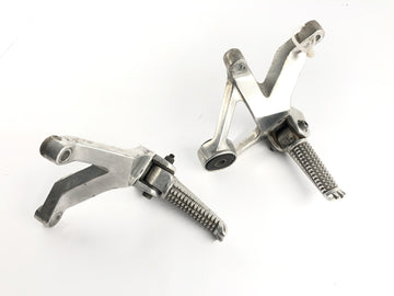 Yamaha YZF 750 R 4HN [1996] - Apoios para os pés do passageiro com suportes nos apoios para os pés esquerdo e direito