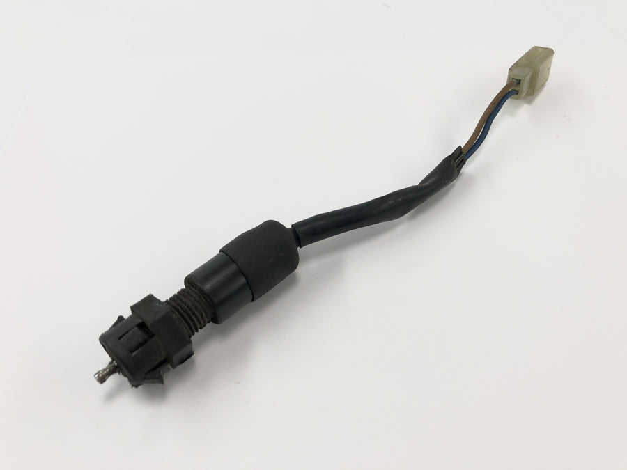 Kawasaki GPZ 1100 ZXT10E [1997] - interruptor de luz de freno en la parte posterior