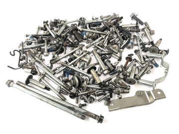 Suzuki VZ 1500 WVCU [2011] - Restteile und Schrauben Konvolut