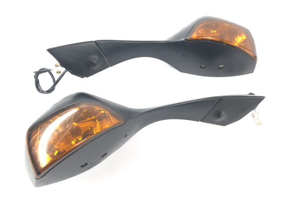 Triumph Sprint St 1050 [2005]  - 左と右のターンシグナルでミラーフラッシュ