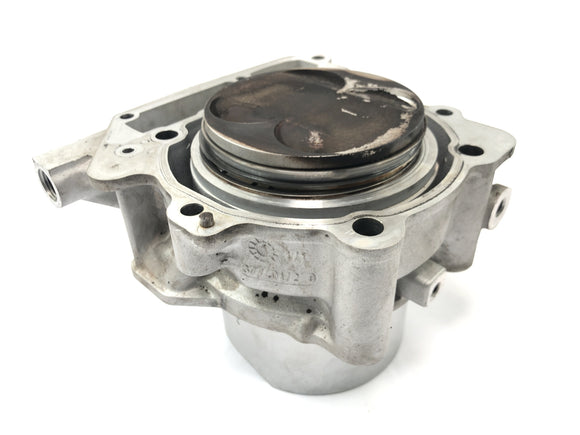 Aprilia RSV 1000 RP Mille [2001] - válec s pístem vpředu