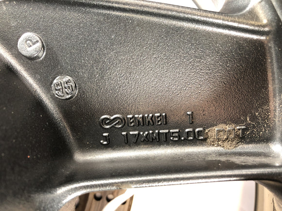 Kawasaki GPZ 1100 ZXT10E [1997] - обод заднего колеса позади