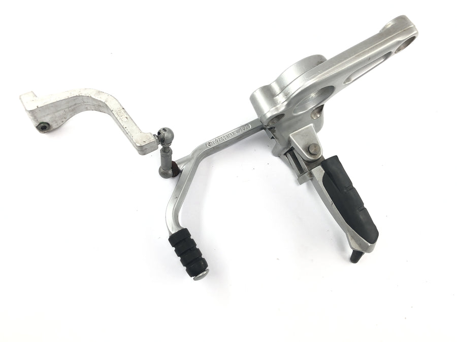 BMW R 1150 RS R22 [2003] - Jalkatukijärjestelmä vaihdevivulla, jalkatuki vasemmassa kuljettajan järjestelmässä