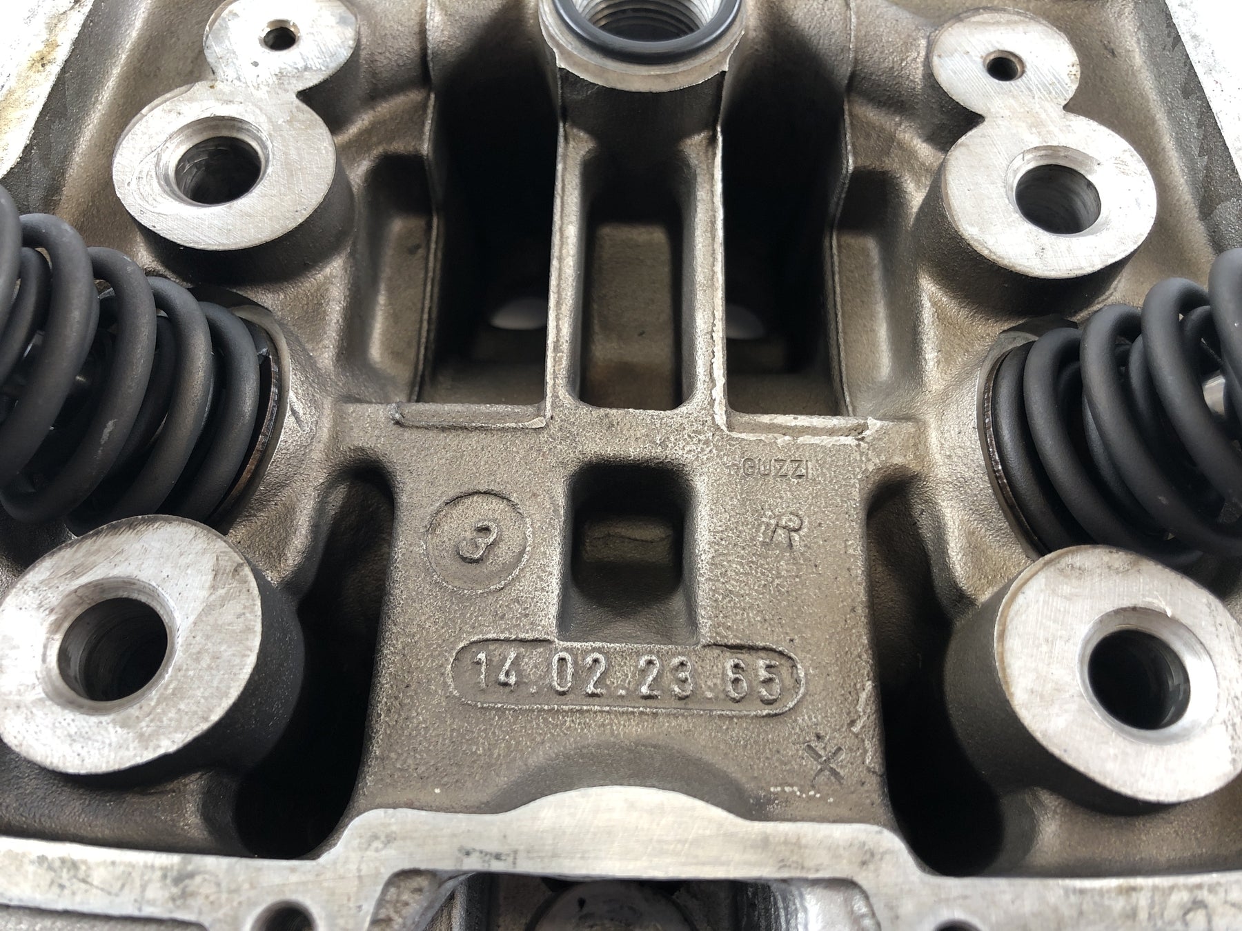 Moto Guzzi California 1100i [1995] - Cylinder head left