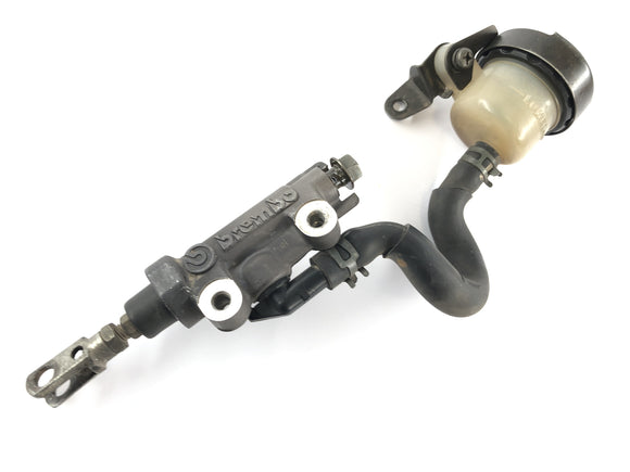 Yamaha YZF 750 R 4HN [1996] - Jarrupumppu takana