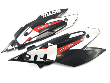 SWM SM 125 R [2018] - Preso na parte de trás do lado das peças de revestimento no conjunto esquerdo e direito