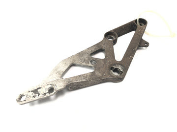 Suzuki GSX-R 1100 W GU75 C [1994] - Držák desky stupačky vpravo