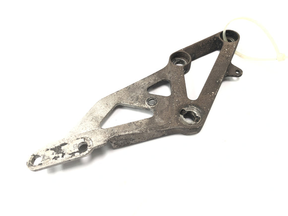 Suzuki GSX-R 1100 W GU75 C [1994] — Держатель пластины подножки справа