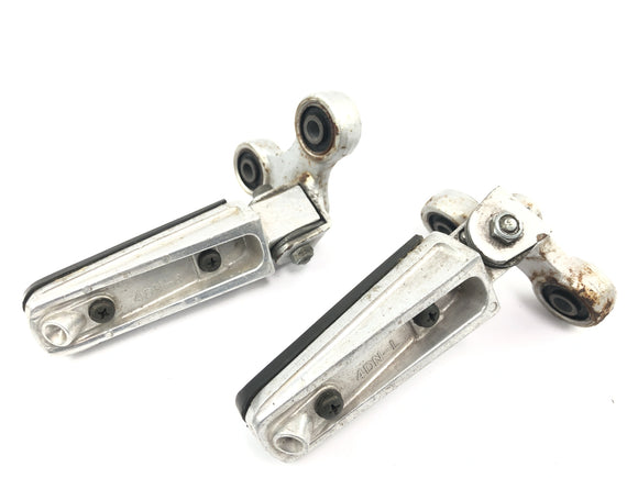 Yamaha GTS 1000 4FV [1997] - Sozius-Fußrasten mit Halter links und rechts