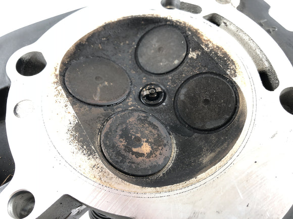 BMW R 1200 C 259C [1997]  - 左側にカムシャフトストーンとカムシャフトが付いているシリンダーヘッド