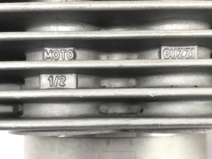 Moto Guzzi V11 Sport [1999] - cylinder z tłokiem po lewej stronie