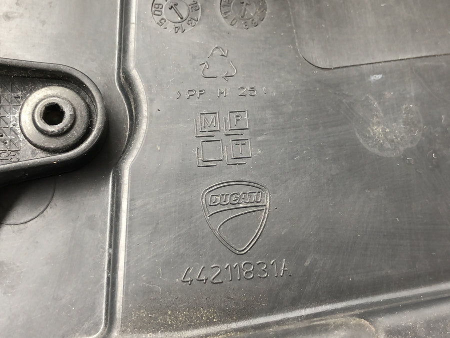 Ducati Multistrada 1200 S Touring [2009] - Skrzynia filtra powietrza, skrzynia dolotowa airbox