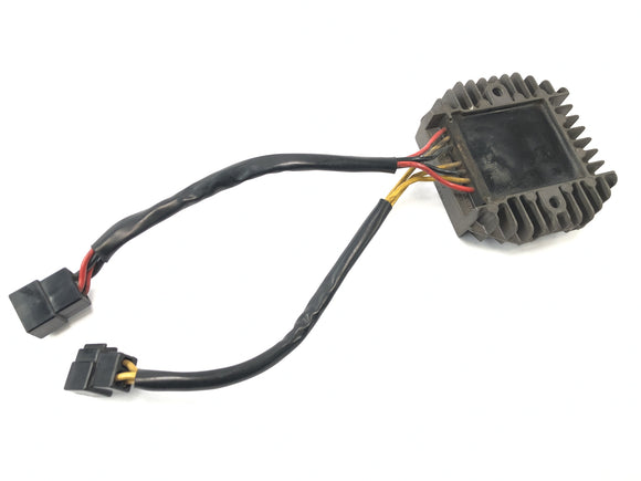 Triumph Speed Triple 1050 515NJ [2007] - regulator napięcia, prostownik, regulator