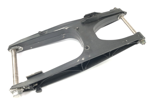 KTM 690 SM Prestige [2007] - Suestando o elemento de balanço do braço de balanço da roda traseira