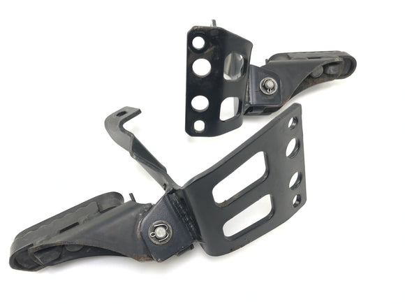 BMW F 650 GS Dakar [2007] - Os apoios para os pés do motorista à esquerda e direita com o suporte