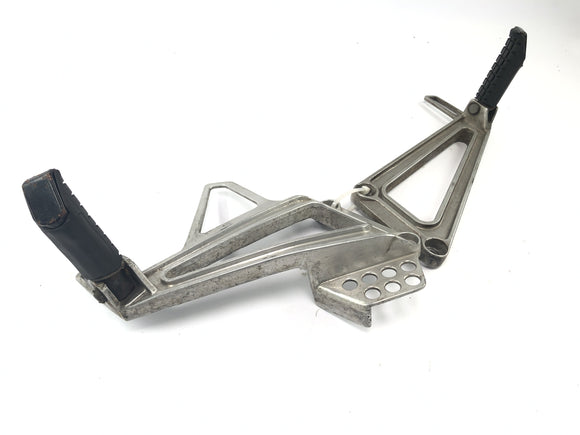 Honda NX 650 RD08 [1995] - Fußrastenanlage Sozius Fußstützen Halterung links rechts