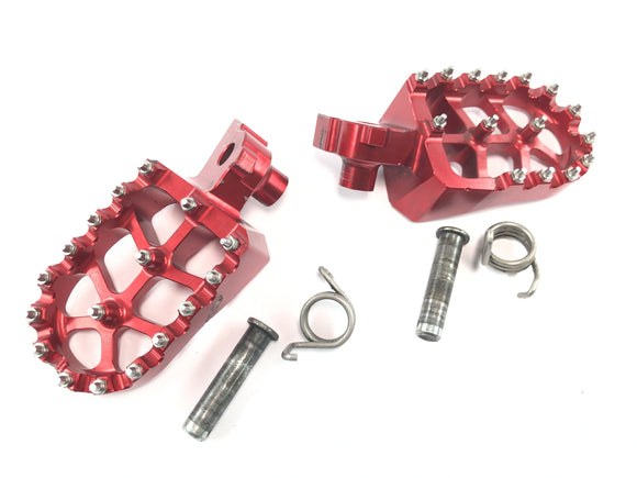 SWM SM 125 R [2018] - Apoios para os pés do motorista esquerdo e direito