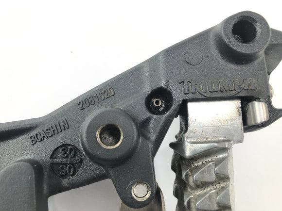 Triumph Sprint St 1050 [2005]  - 左側の小児用フットレストホルダーフットレストの乗客