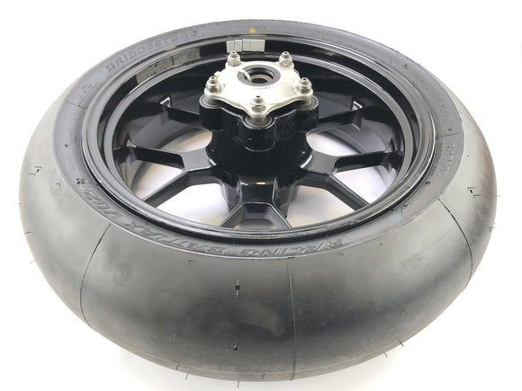 Apryia RSV4 1000 [2010]  - 後部タイヤの欠陥でのリアホイールリム