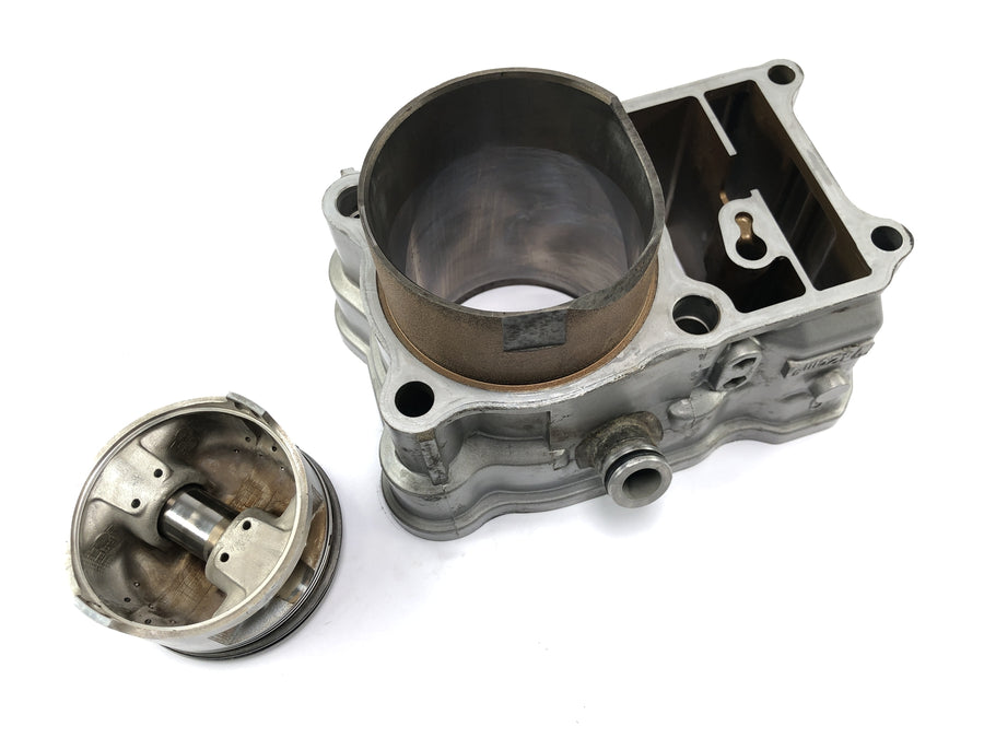 Honda XRV 750 Africa Twin RD04 [1990] - Cylinder med bakre kolv