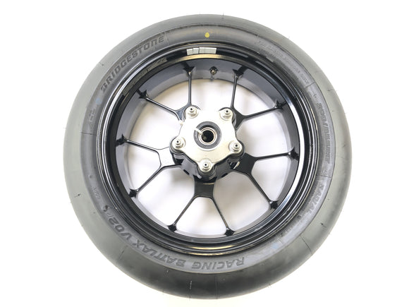 Apryia RSV4 1000 [2010]  - 後部タイヤの欠陥でのリアホイールリム