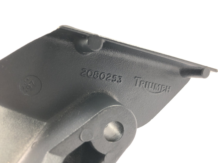 Triumph Daytona 900 T300D [1996] - førerfotstøtte høyre med bremsepedal fotstøttesystem fotstøtte med holder
