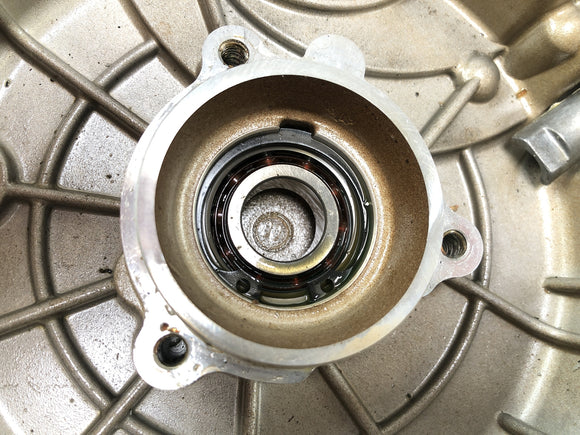 Ducati 999 H4 [2003] - Verhoittojen kannen moottorin kansi vesipumppu Kotelo vesipumpun pyörällä