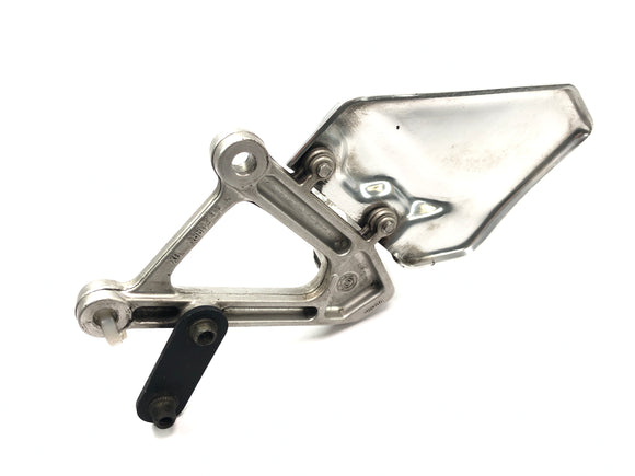 Aprilia RSV 1000 RP Mille [2001] - Førerens høyre fotstøttesystem