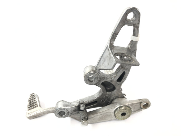 Triumph Speed Triple 1050 515NJ [2007] - Система подставки для правой ноги водителя с педалью тормоза