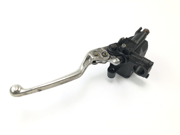 Aprilia RST 1000 Futura [2002] - Handrempomp bij de voorste handremhendelremhendelhouder