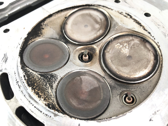 KTM 1050 Adventure [2017] - hlava válce vzadu