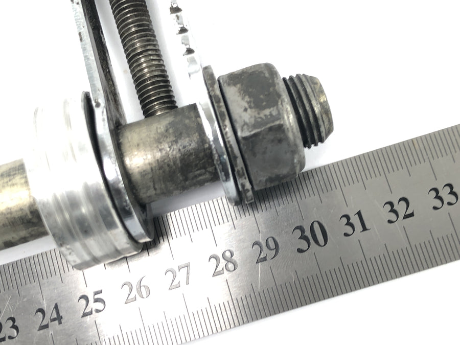 Triumph Bonneville T100 986MF [2012] - Rear wheel axle axle with chain tensioner